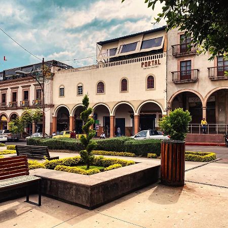 Hotel Portal & Suites Ciudad Hidalgo Bagian luar foto